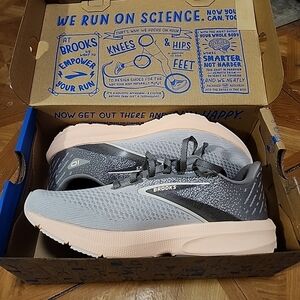 Brooks Gray and Peach Running Shoes Womens Size 8 Nib